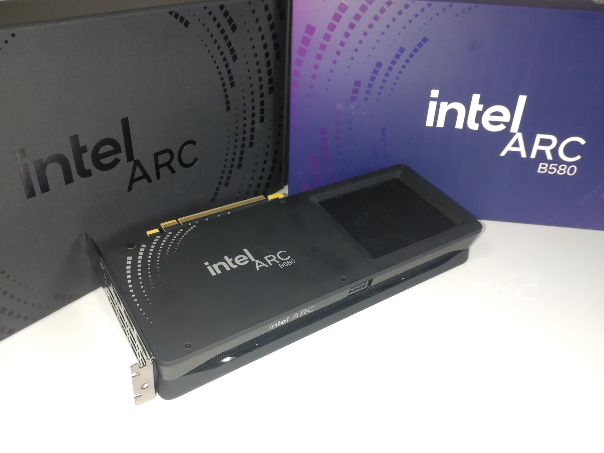 Intel Arc B570